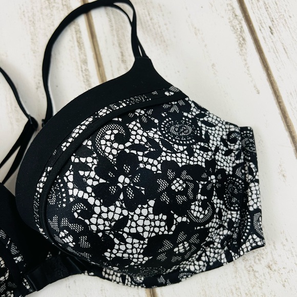 34D Victoria’s Secret Very Sexy Push Up Bra - Picture 4 of 8